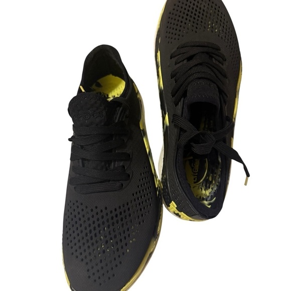 Athletic_Shoes